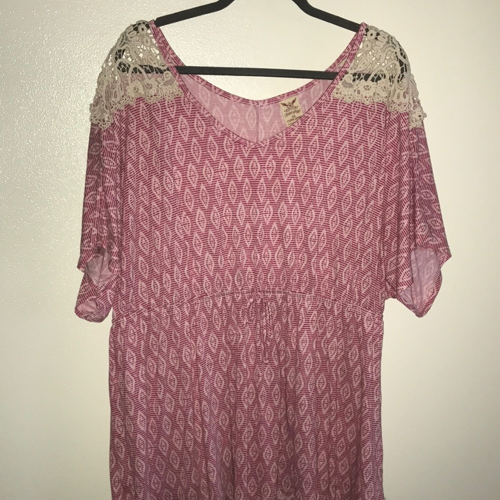 Red Elastic waist top w/ crochet detail 2X